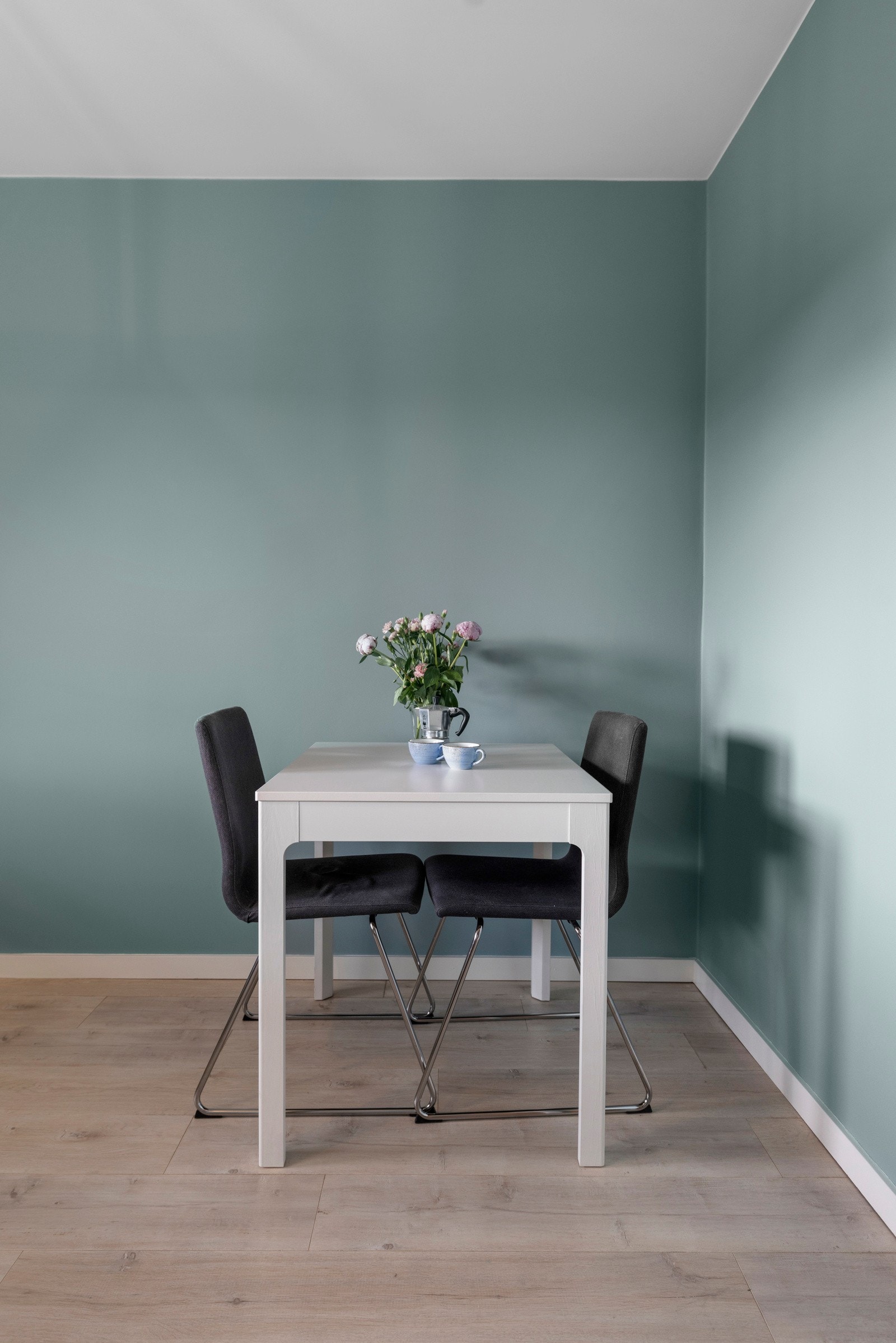 Her har du også plass til en spisegruppe, ett perfekt sted å samle familien til en hyggelig middag Galleribilde