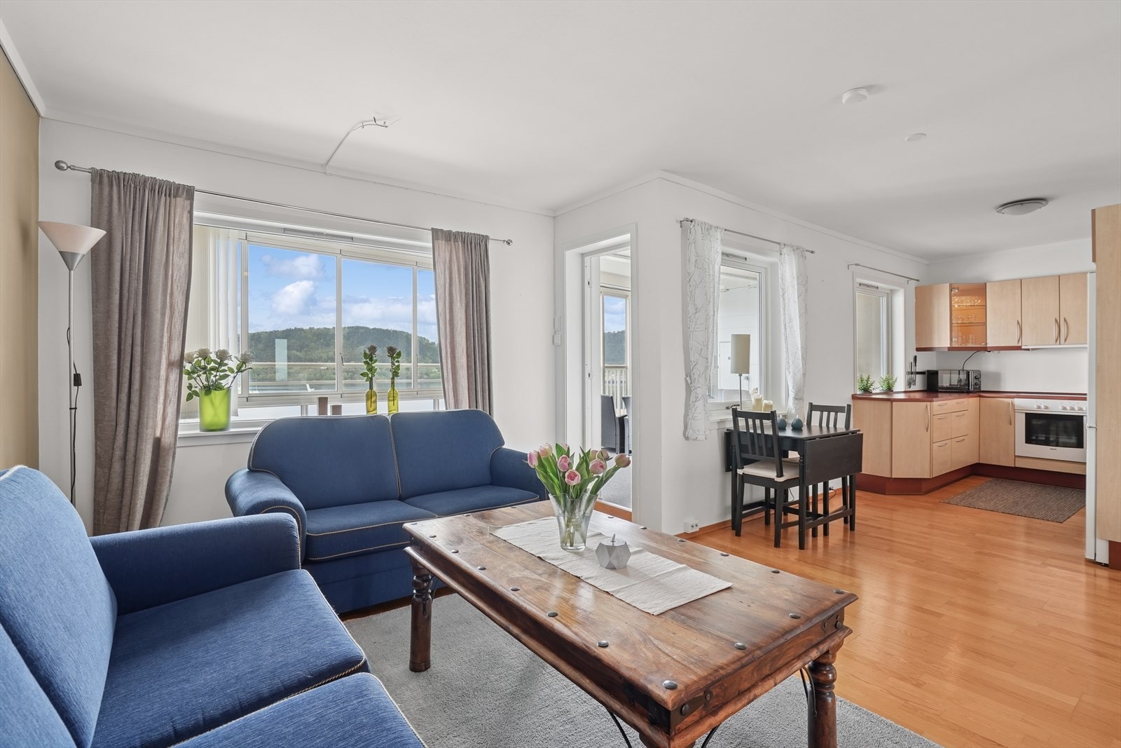 Stue med vedfyring Galleribilde