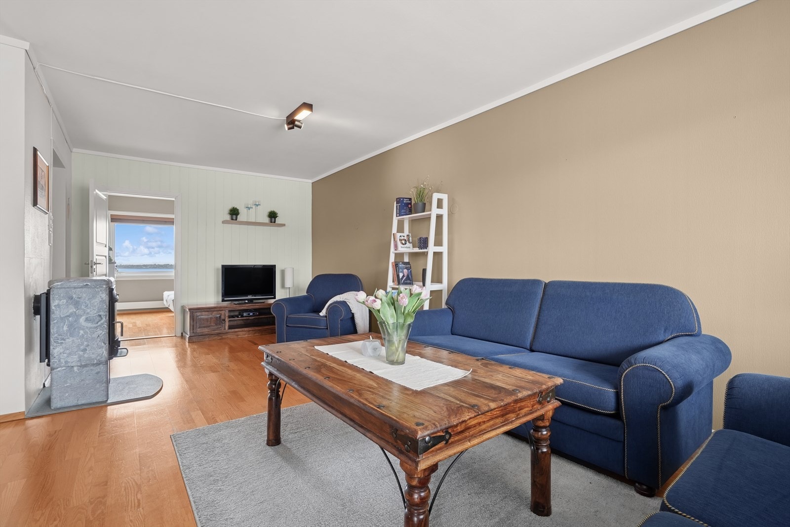 Leiligheten kan by på en fin planløsning med utsikt mot syd fra stue og nord fra soverom Galleribilde