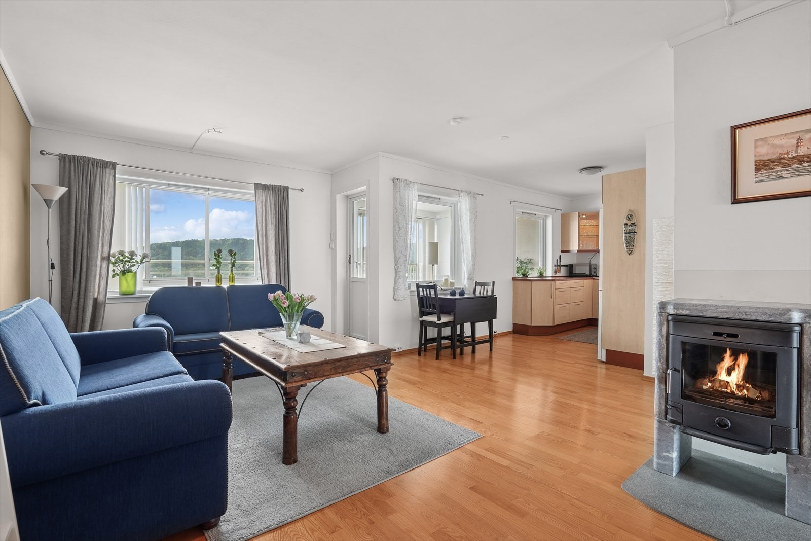 DNB Eiendom v/ Anders Kristian Gundersen Vadset har gleden av å presenter en innholdsrik og fin leilighet med romslig stue/ kjøkkenløsning og Galleribilde