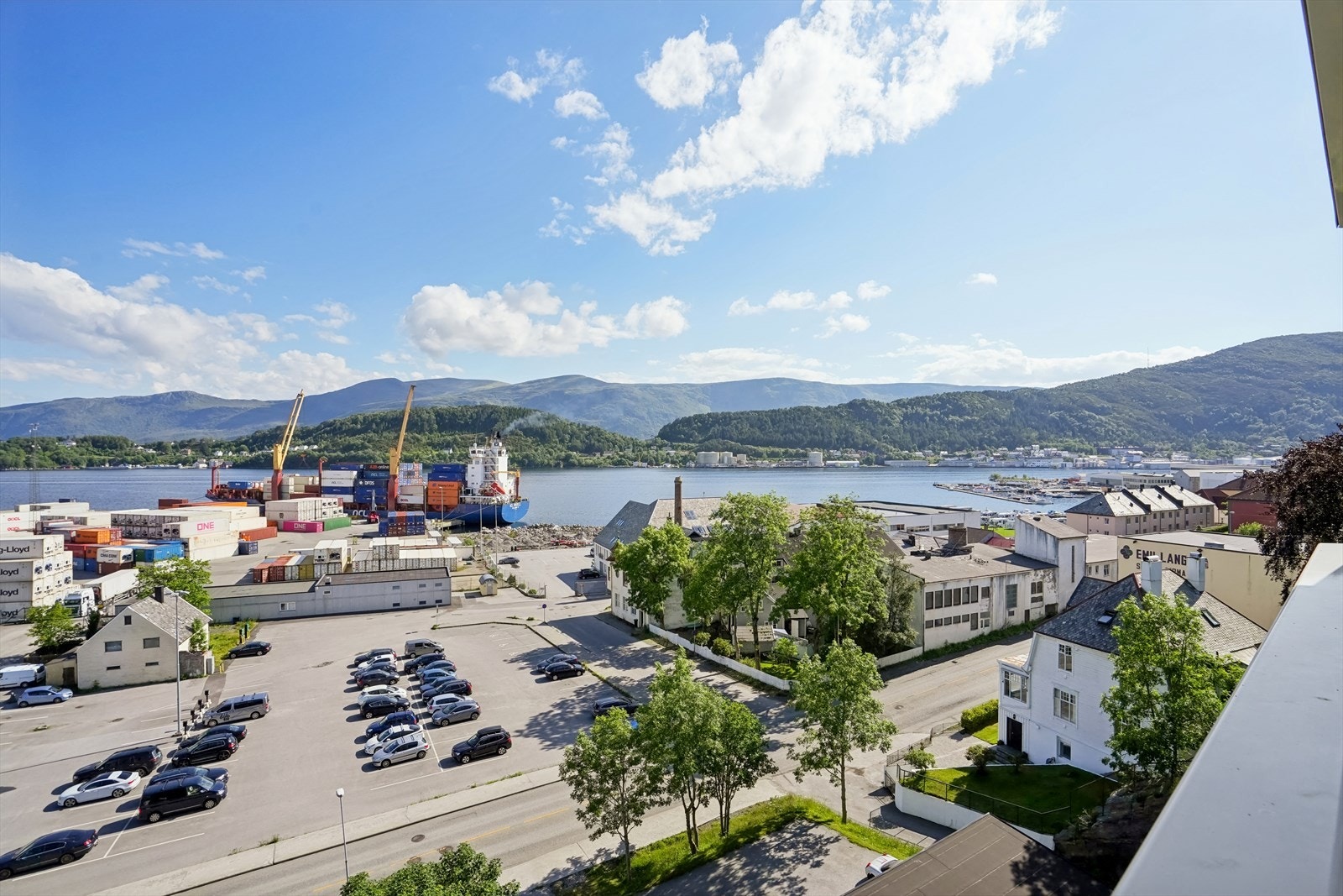 Utsikt fra inneglasset balkong Galleribilde