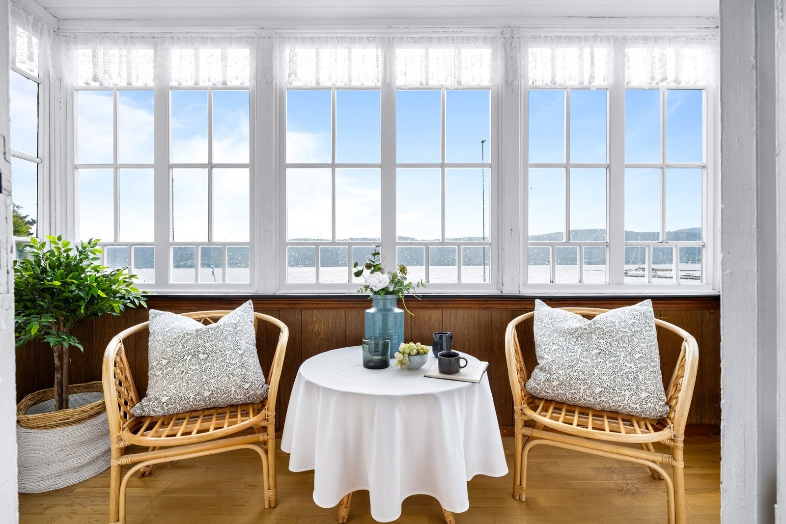 Innebygget glassveranda med en fabelaktig utsikt mot sjøen! Galleribilde