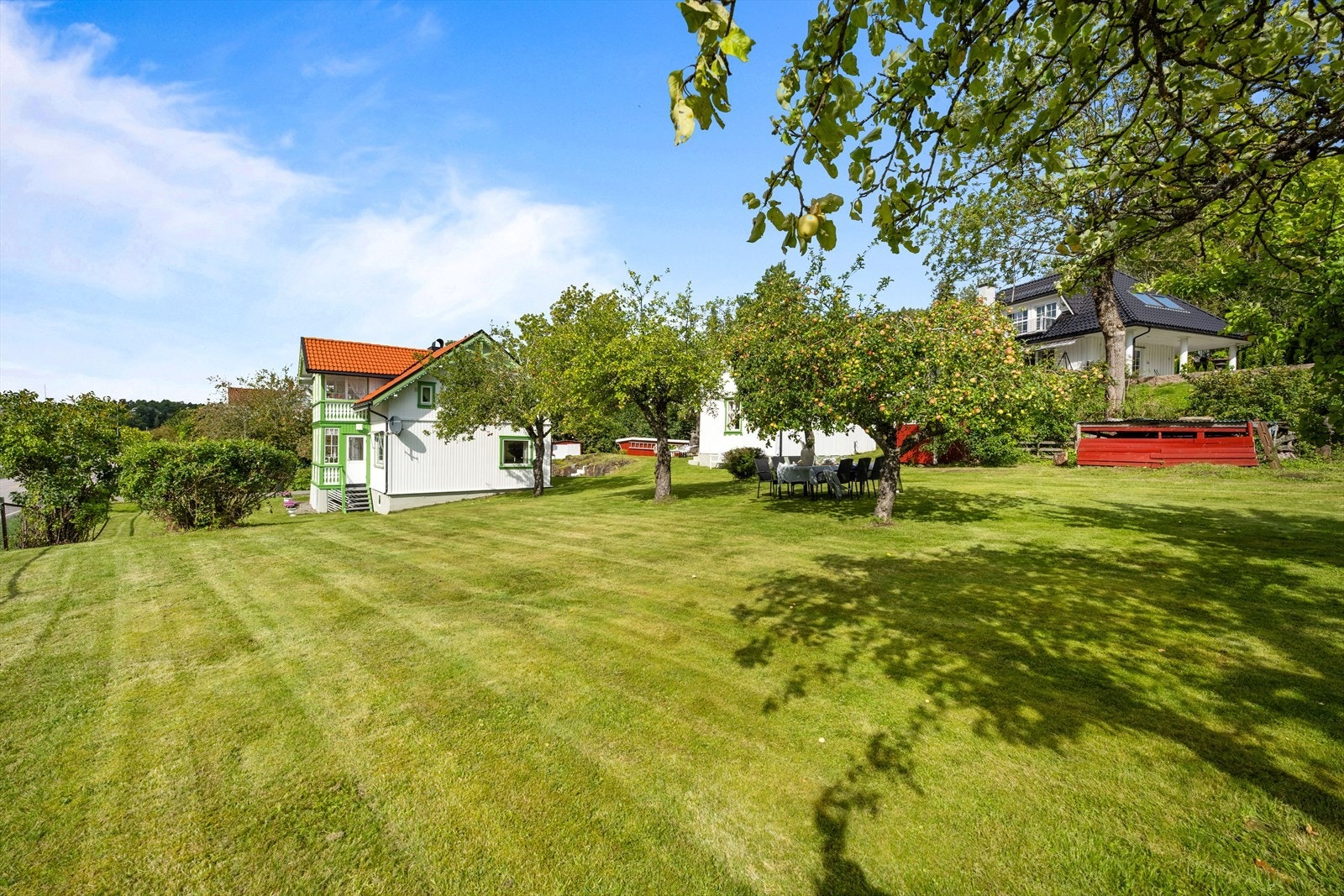 Meget pent opparbeidet og stor tomt på 2,2 mål. Galleribilde