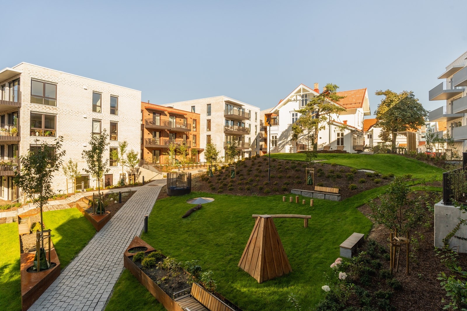 Flott utsyn over de frodige fellesområdene i Poppelhagen. Galleribilde