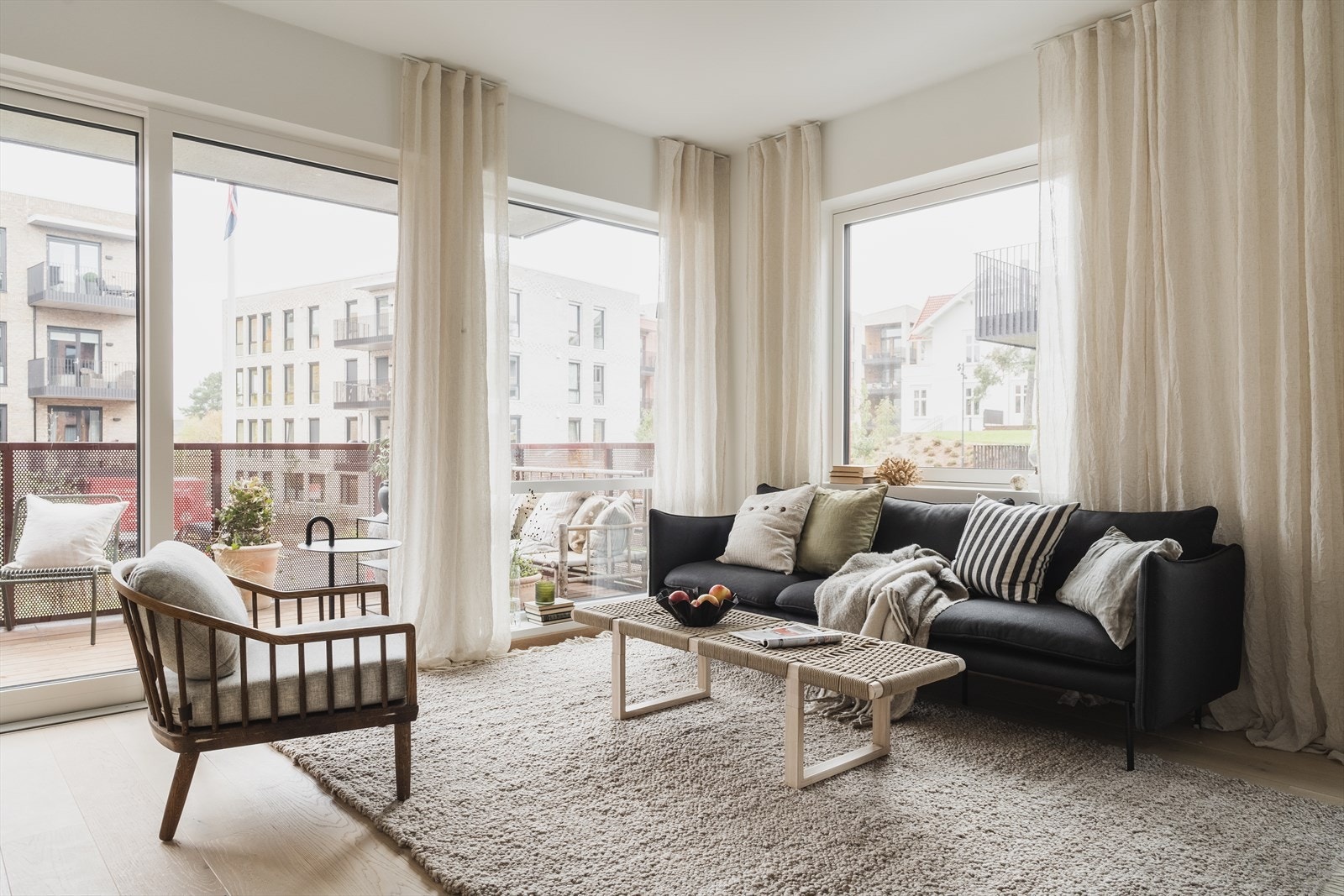 Fra stuen er det videre adkomst til en vestvendt balkong på 9 kvm Galleribilde