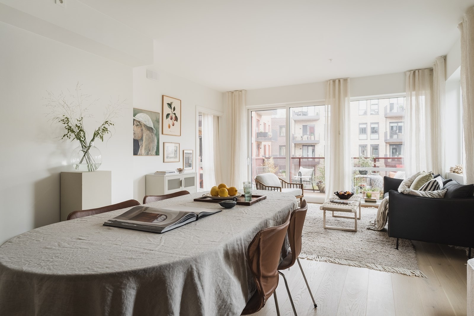 Det er plass til hyggelig spisebord Galleribilde