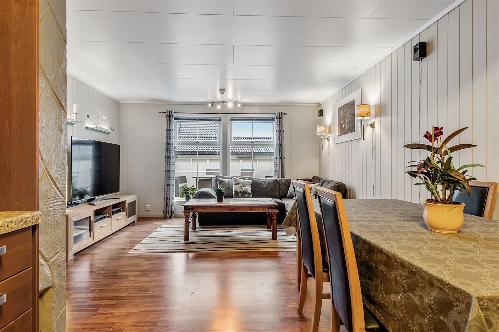 Stue med plass til sofagruppe og spisebord Galleribilde