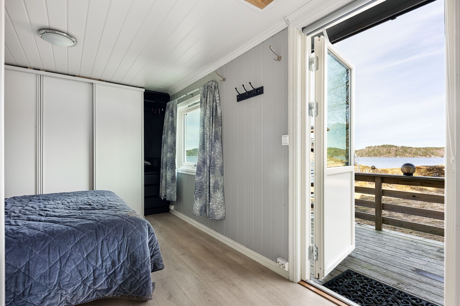 Hytta som gir deg det enkle hyttelivet - akkurat slik det skal være, med sol, utsikt og avkobling. Galleribilde