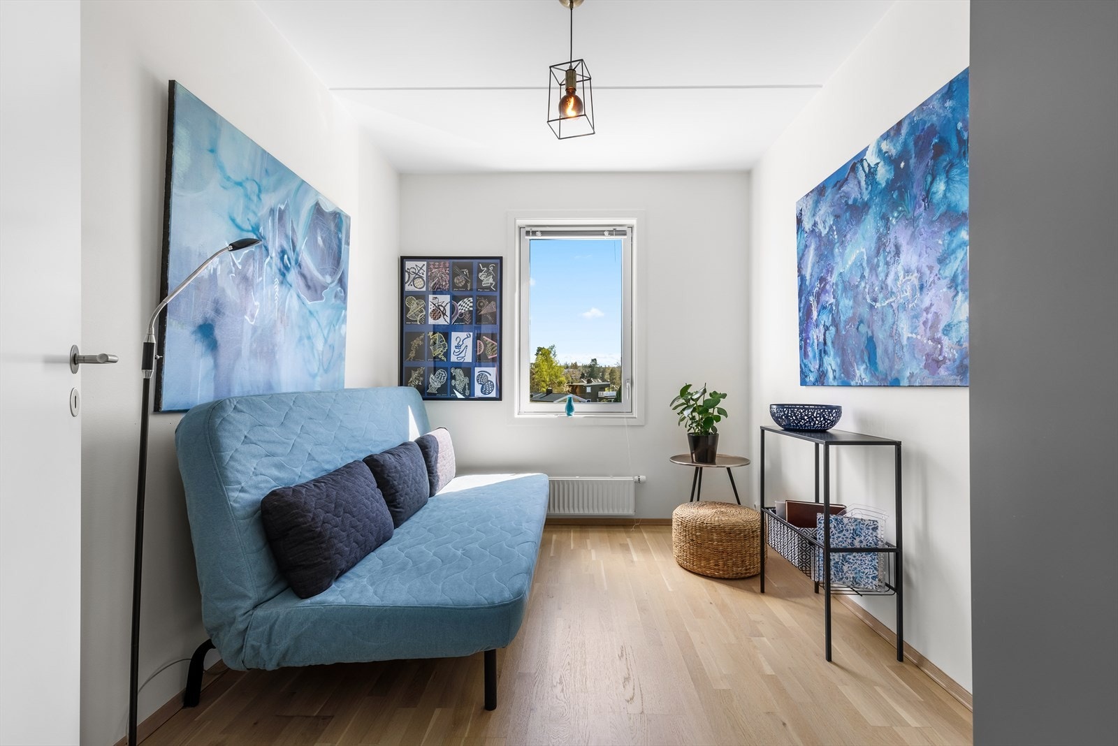 Soverom 3 med medfølgende garderobeløsning. Galleribilde