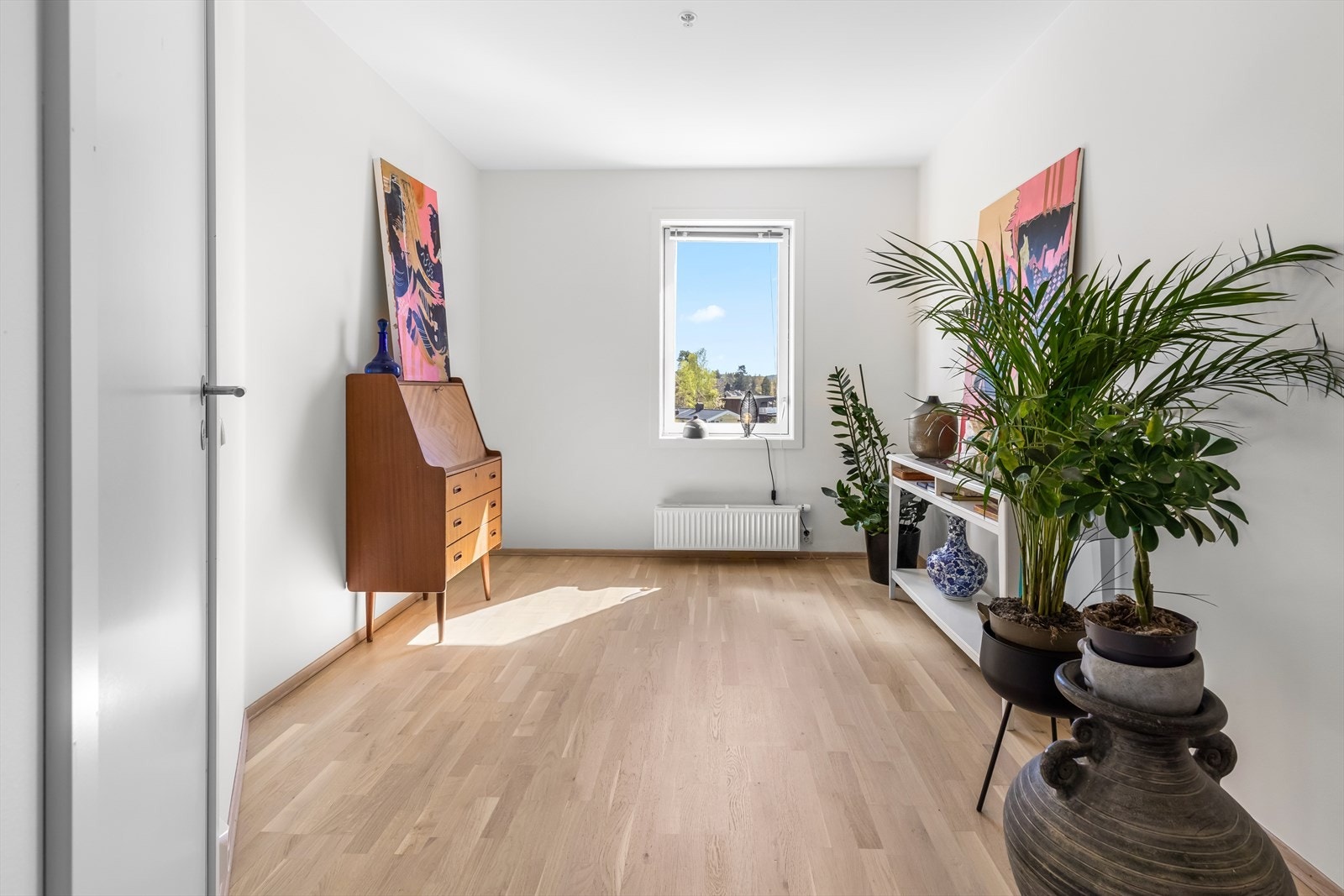 Rommene er av ulik størrelse, men alle med plass til en dobbeltseng og nattbord samt ønsket garderobeskap/kommode. Galleribilde
