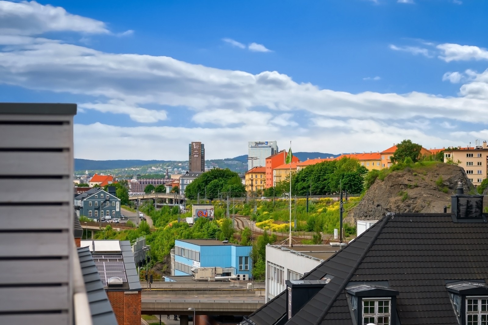 Flott utsikt over byen fra toppen av bygget Galleribilde