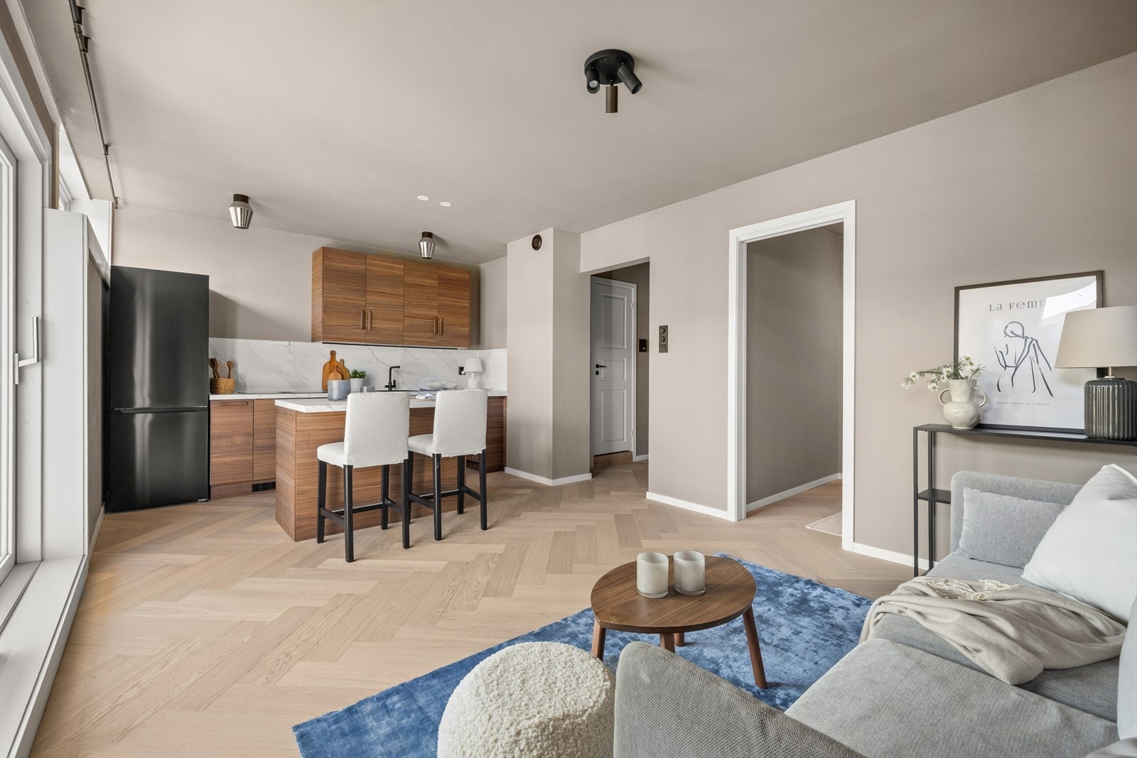 Leiligheten er oppgradert i 2025 med nye overflater og kjøkken Galleribilde