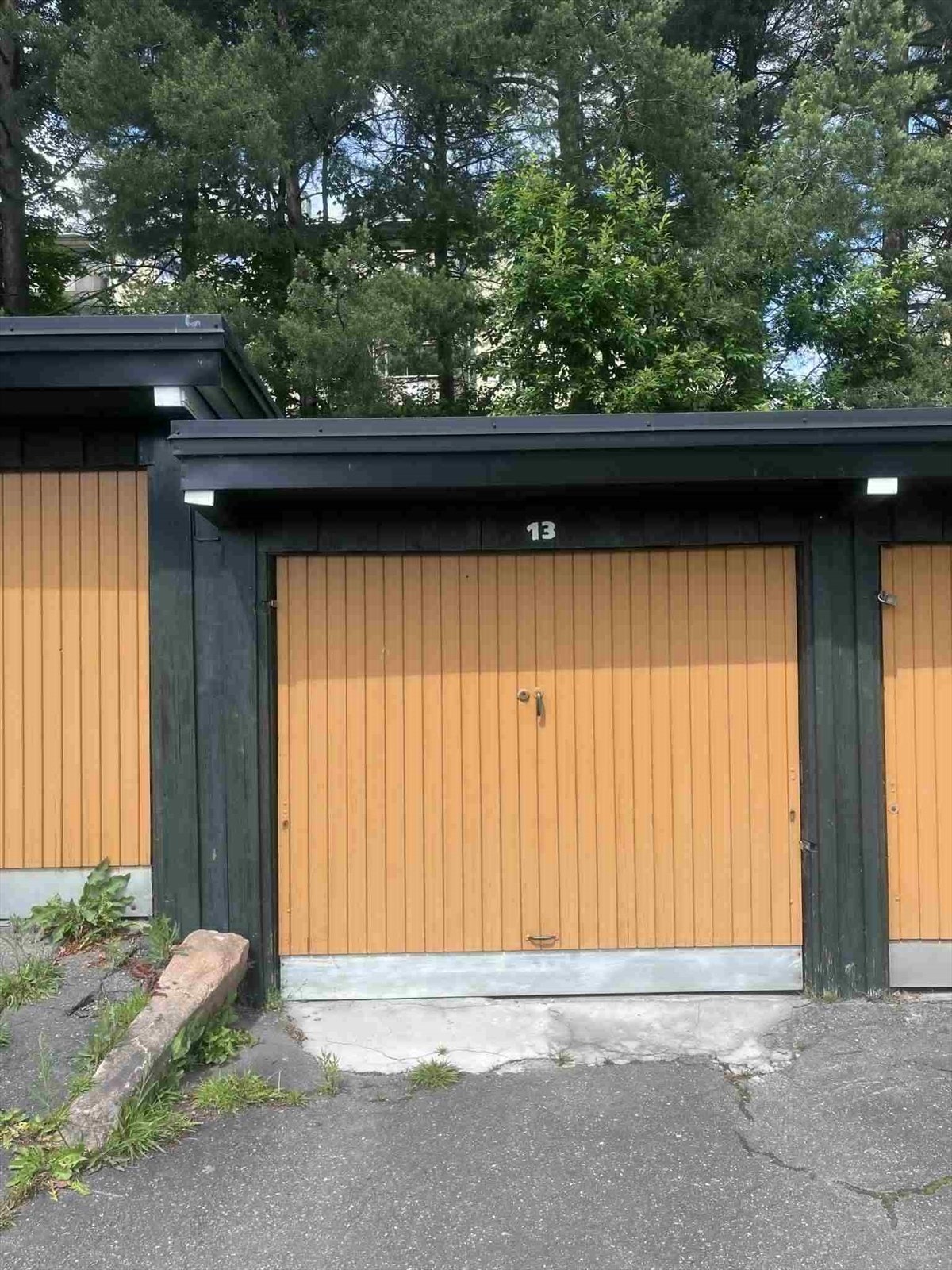 Leiligheten disponerer egen garasjeplass - seksjon 13. Garasjeplassen medfølger boligen. Galleribilde