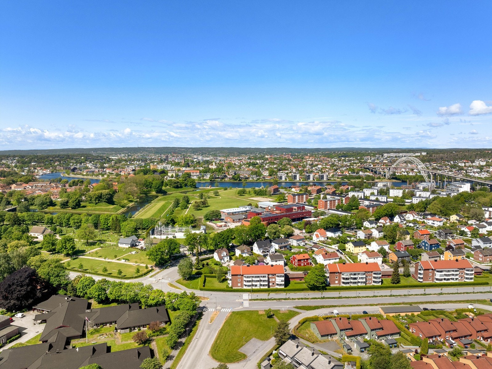 På Gudeberg bor du med praktisk nærhet til sentrum. Fra Gamlebyen er det gratis ferge til blant annet by-siden av elven. Galleribilde
