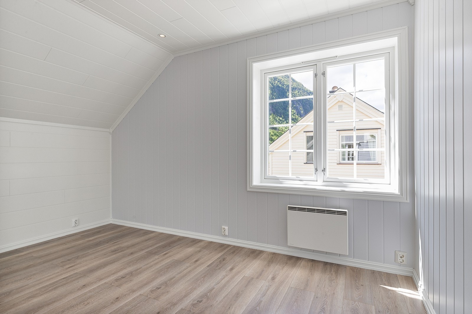 Det er 3 soverom i 2. etasje (soverom 1) Galleribilde