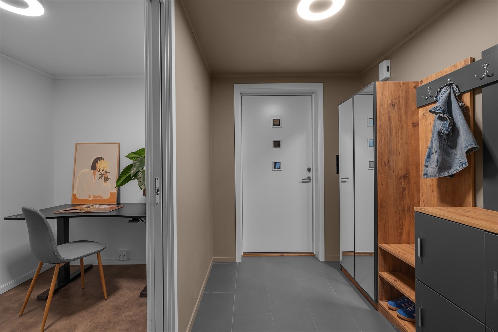 Inngang til bod som i dag brukes til kontor Galleribilde