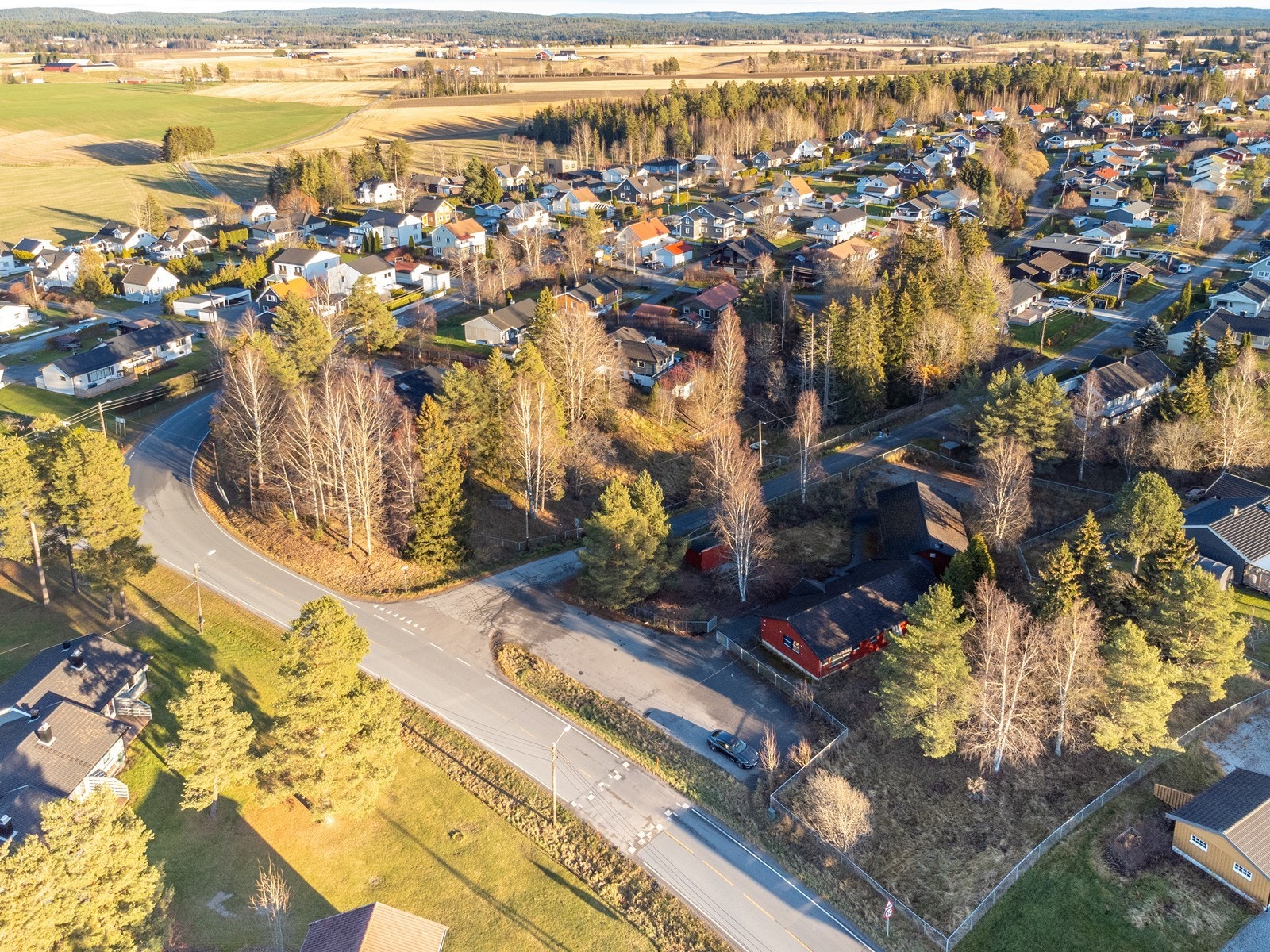 Tomten er på fin størrelse med areal på ca 5084 m2. Galleribilde