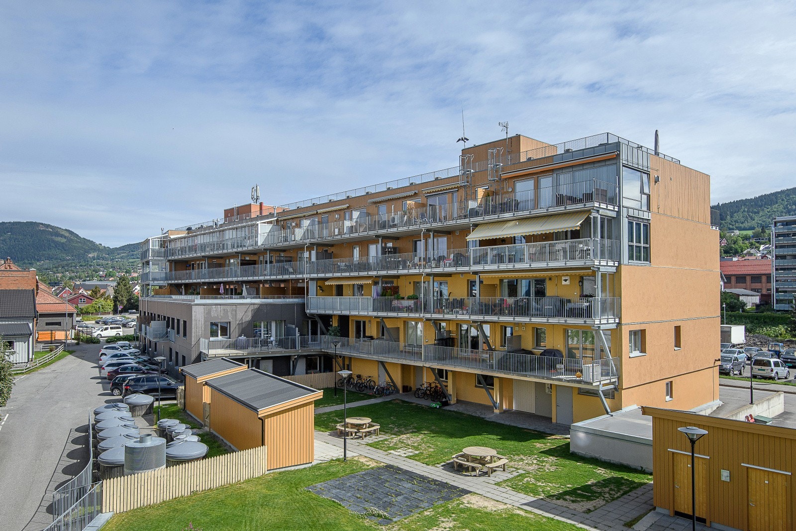 Leiligheten har en sentral beliggenhet i Lillehammer som gir enkel tilgang til både natur og byliv. Galleribilde