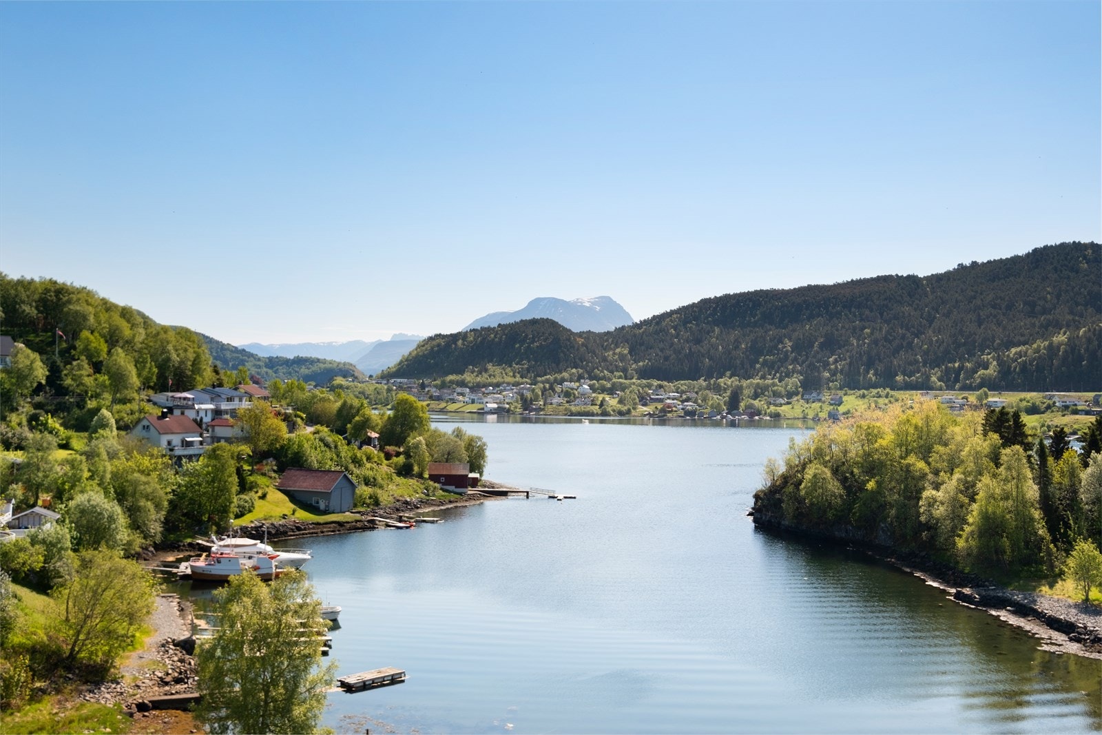 Boligen har nydelig utsikt og kort avstand til sjøen Galleribilde