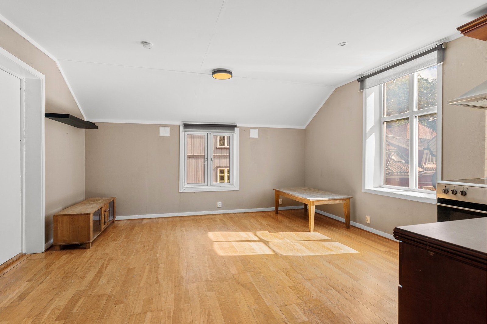 Stue / kjøkken er på ca. 23,3 kvm. Galleribilde