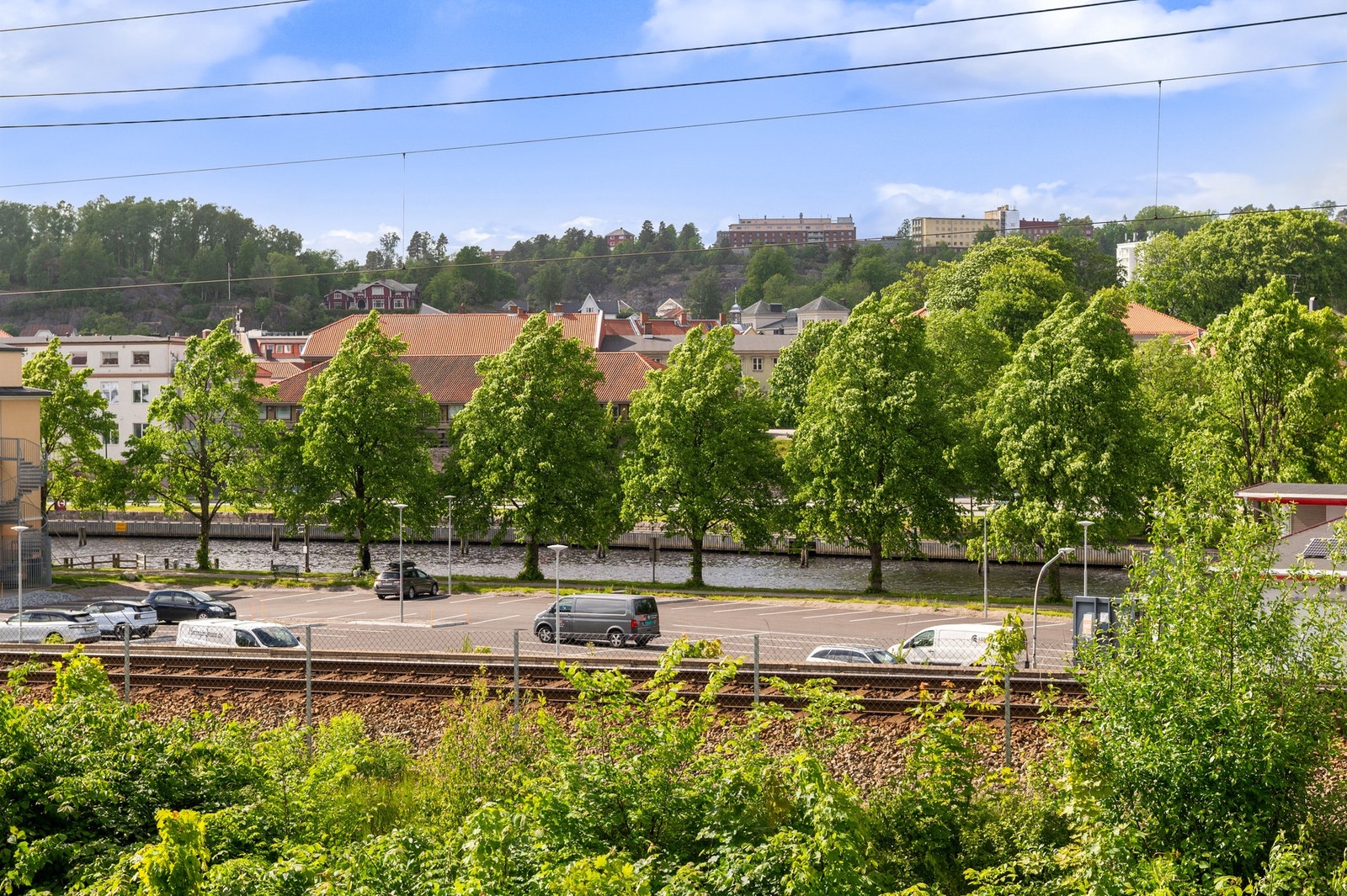 Leiligheten til ligger på sydsiden av Halden sentrum. Galleribilde
