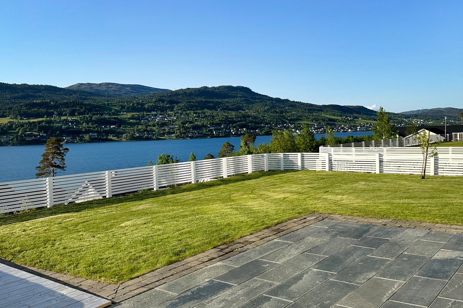 Sommerbilde. Galleribilde
