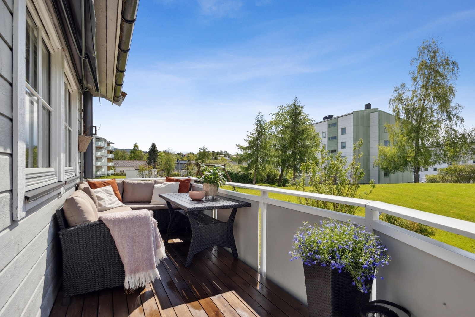 Verandaens vending gir svært gode solforhold og her kan man nyte solen fra morgen til kveld. Galleribilde