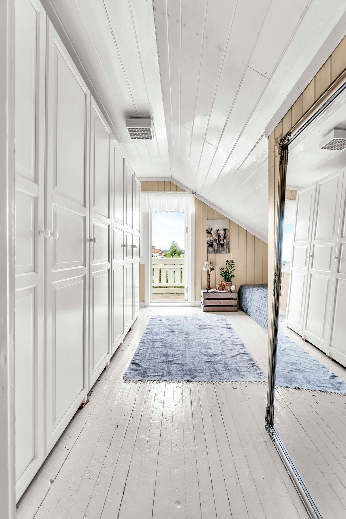 Tilgang til garderobe og balkong Galleribilde
