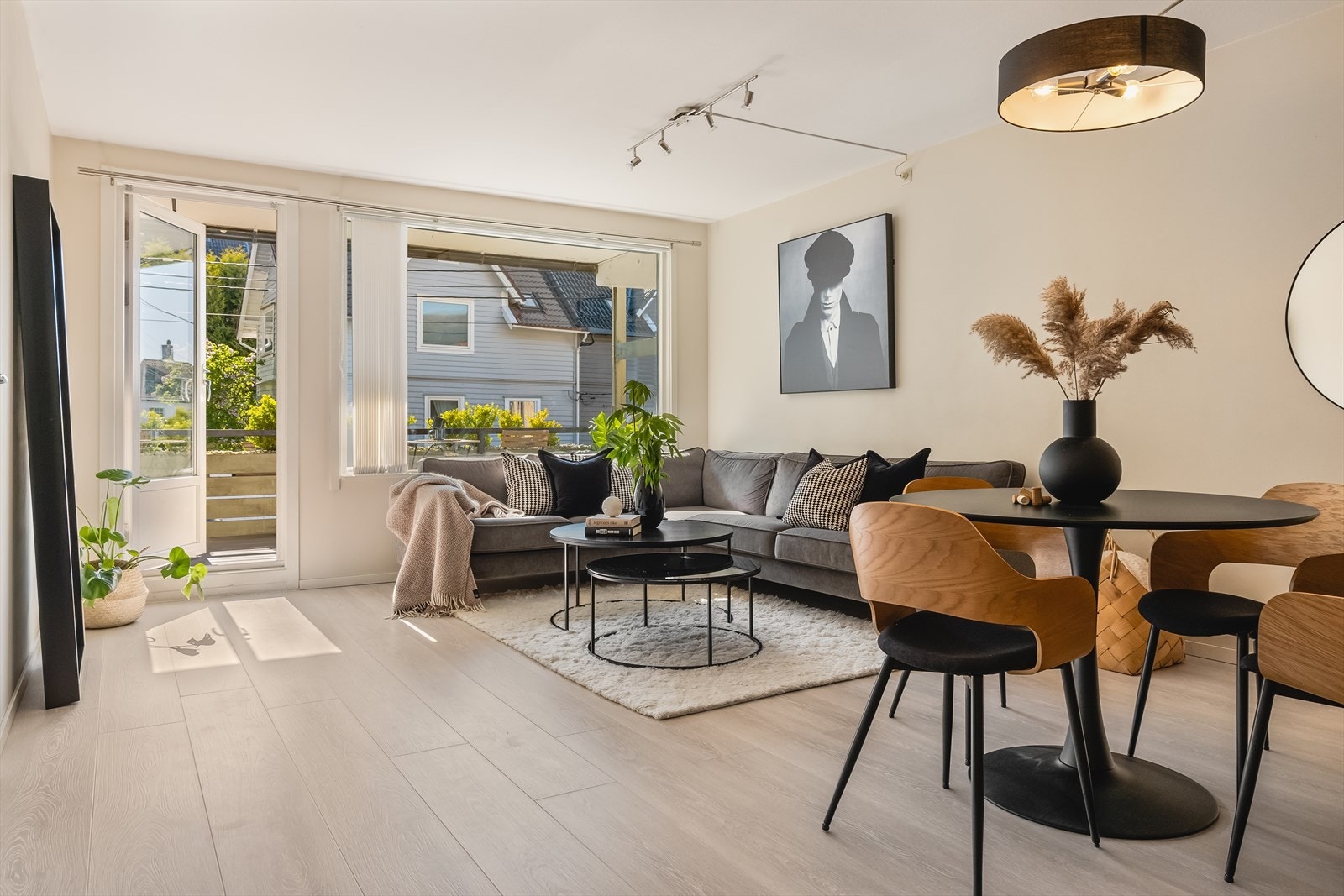 Velkommen til Solheims Tverrgate 28, presentert av Oda Emilie Roa v/ EiendomsMegler 1! Galleribilde