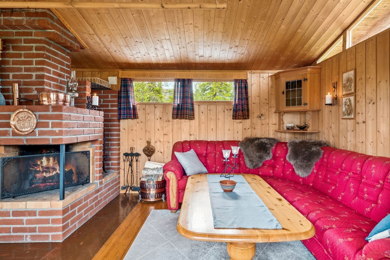 Koselig sofakrok. Møbler, det meste av inventaret og tv medfølger i salget. Galleribilde