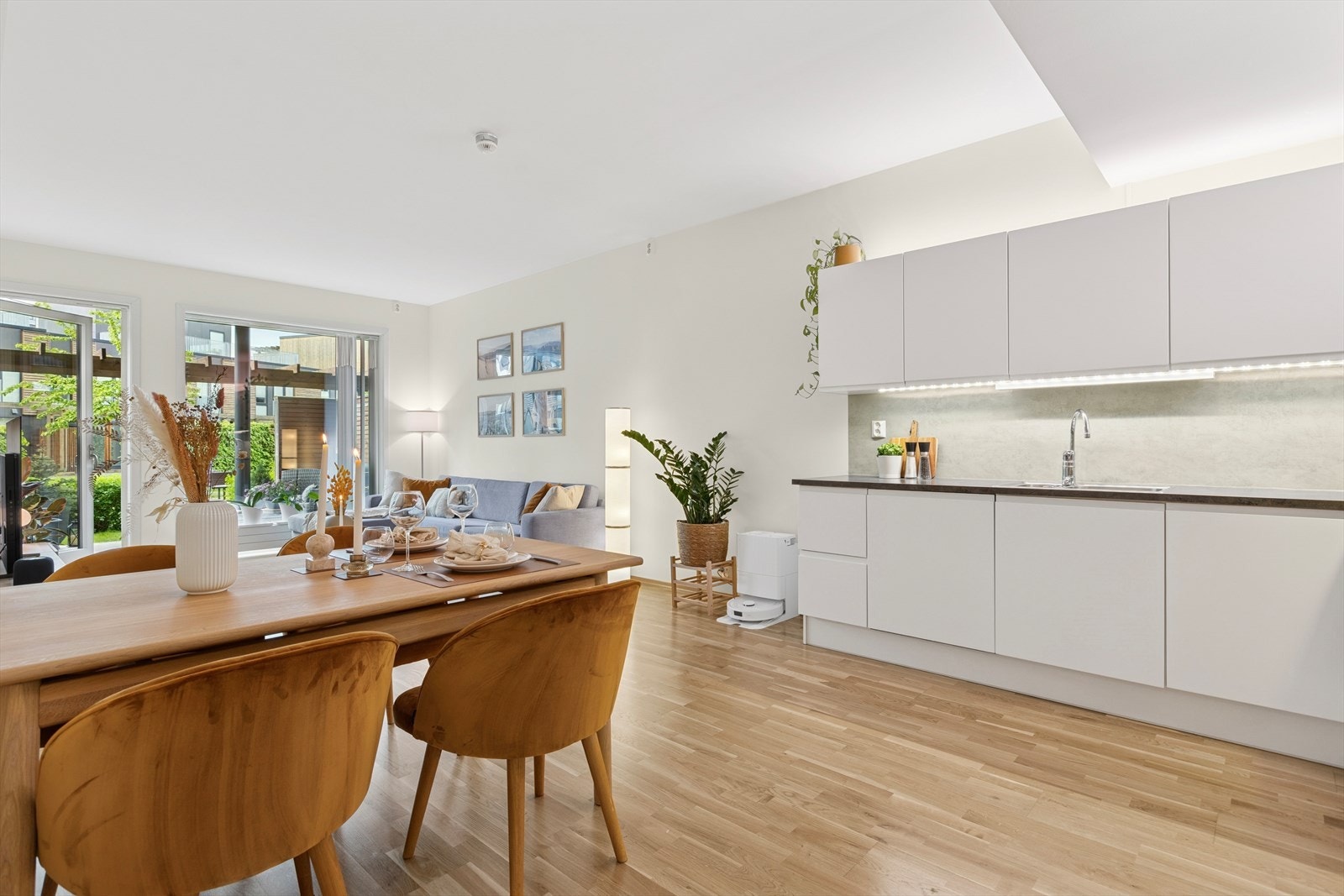 Leiligheten har en gjennomgående god standard og bærer preg av å være pent brukt. Galleribilde