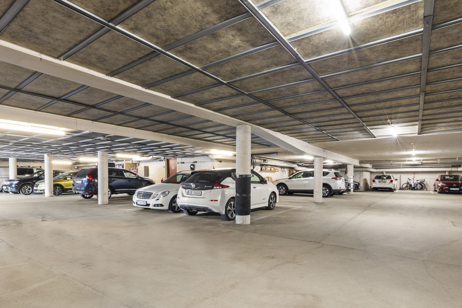 Parkeringsplass i sameiets parkeringskjeller. Heis rett opp til leiligheten! Galleribilde