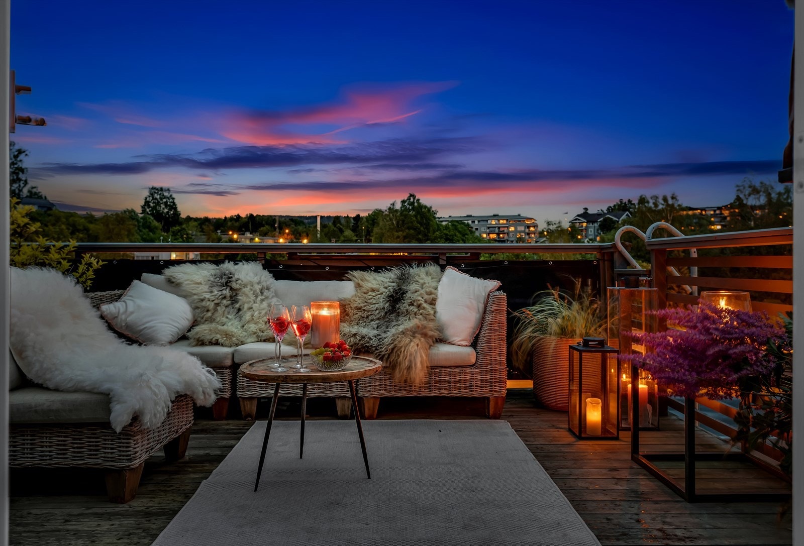 14 m² østvendt takterrasse - ideell for morgenkaffen og rolige stunder. Galleribilde