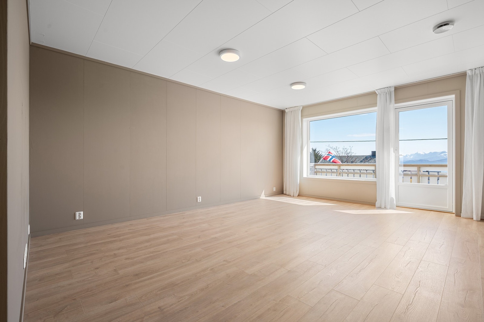 Lys og lett stue malt i pene farger Galleribilde