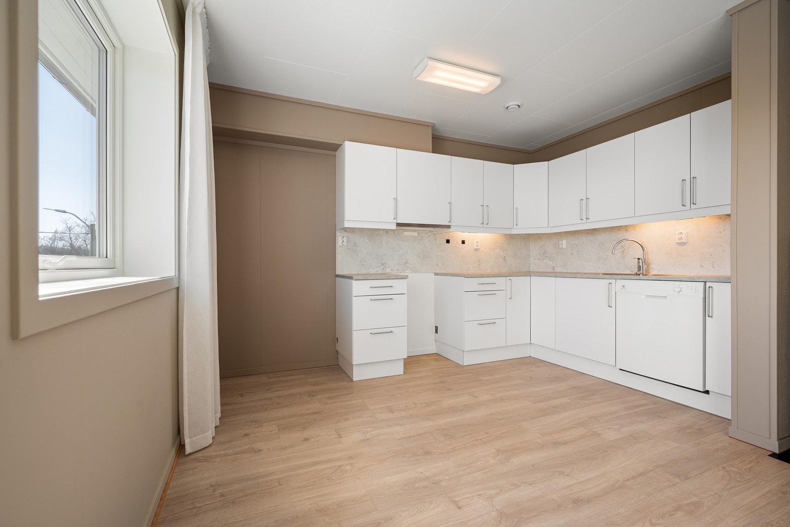 God plass til spisebord Galleribilde