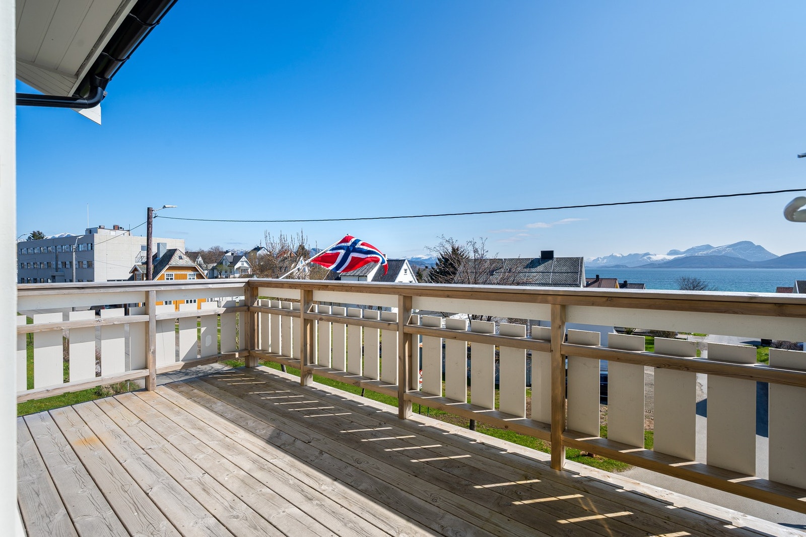 Fine forhold for avslapning på den solrike verandaen Galleribilde