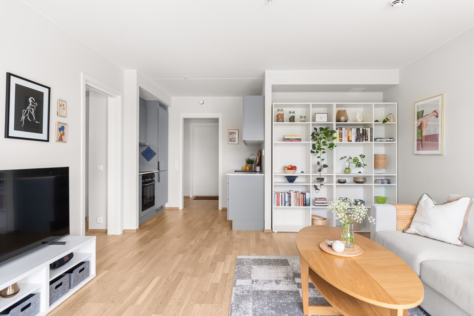 Rommet har en flott planløsning, godt tilpasset er sosialt liv. Galleribilde