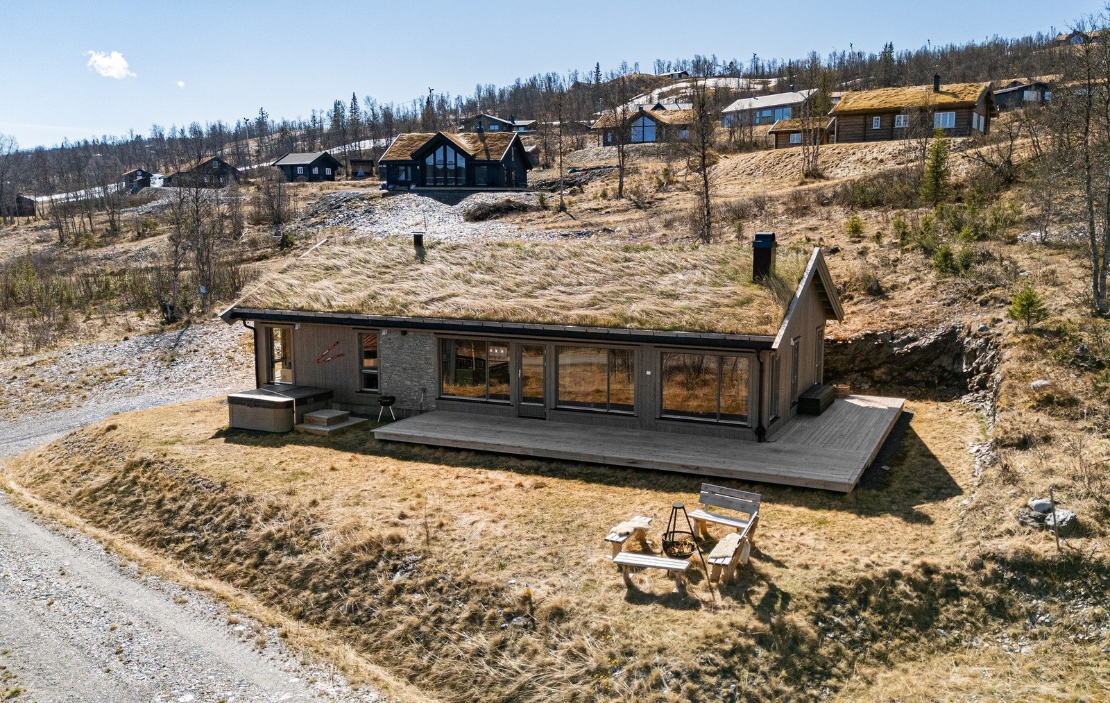 Eiendomsmegler Ida Follinglo presenterer denne fritidseiendommen. Foto: Christine Stokkebryn Galleribilde