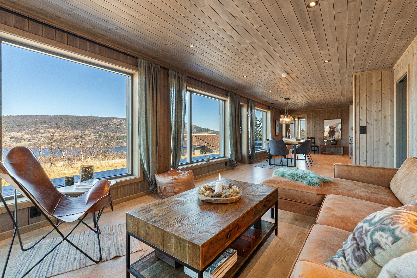 Her kan man nyte utsikt fra sofa Galleribilde