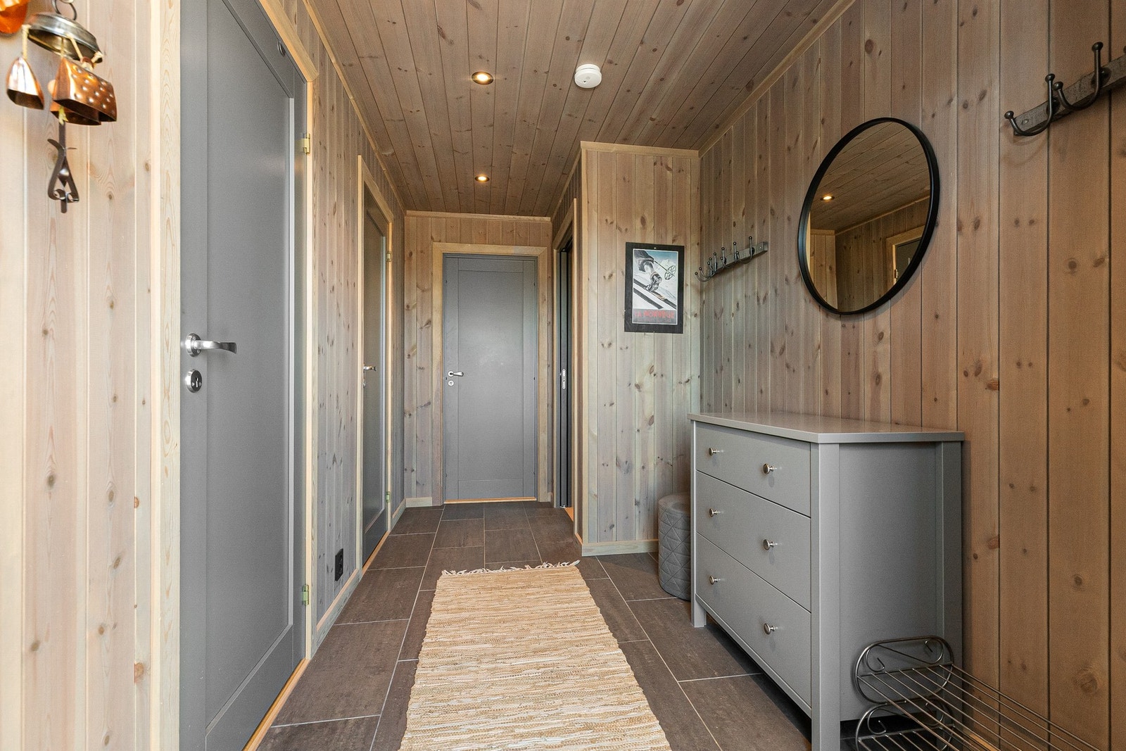 Entre har flislagt gulv med varme Galleribilde