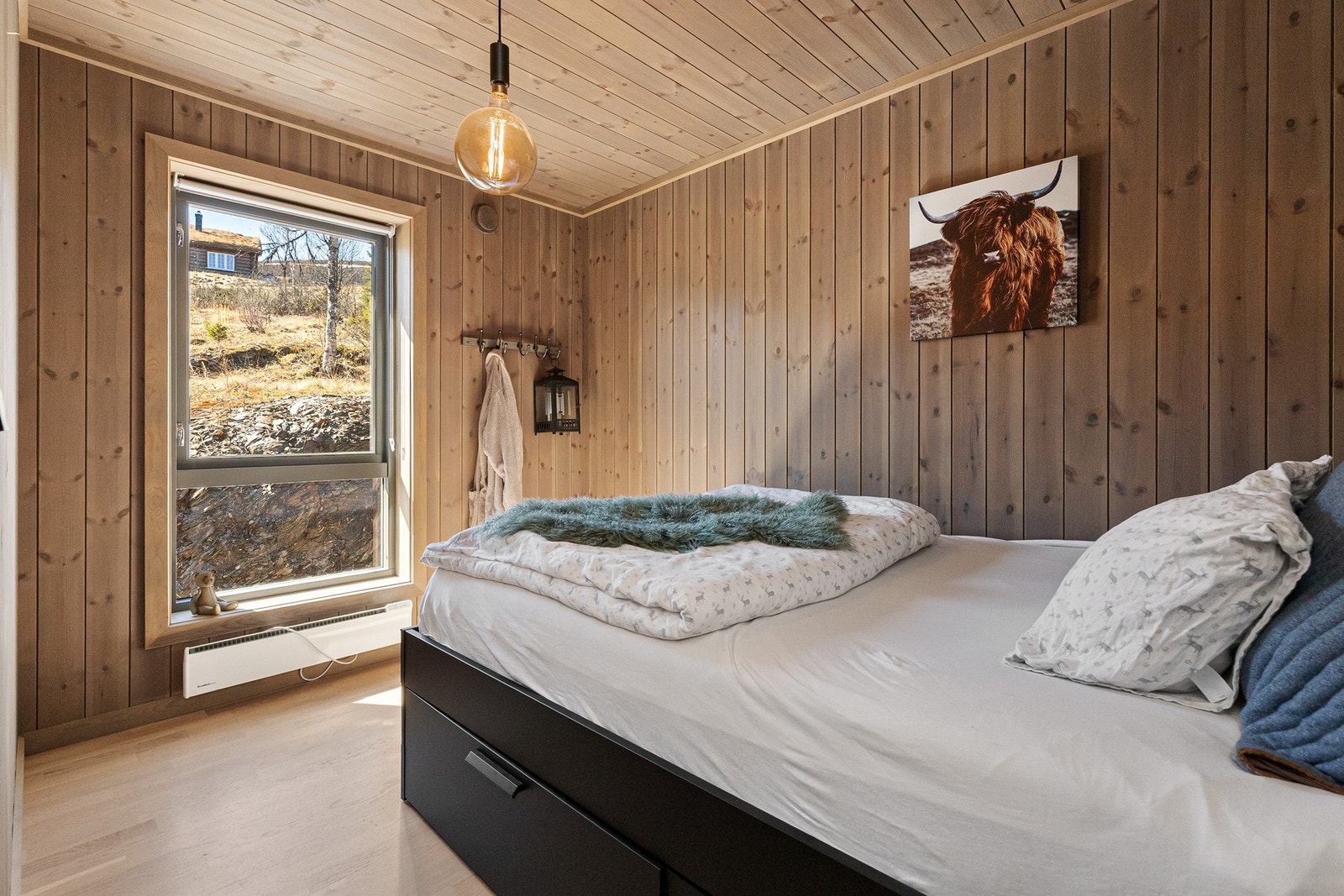 Soverom to med dobbeltseng Galleribilde