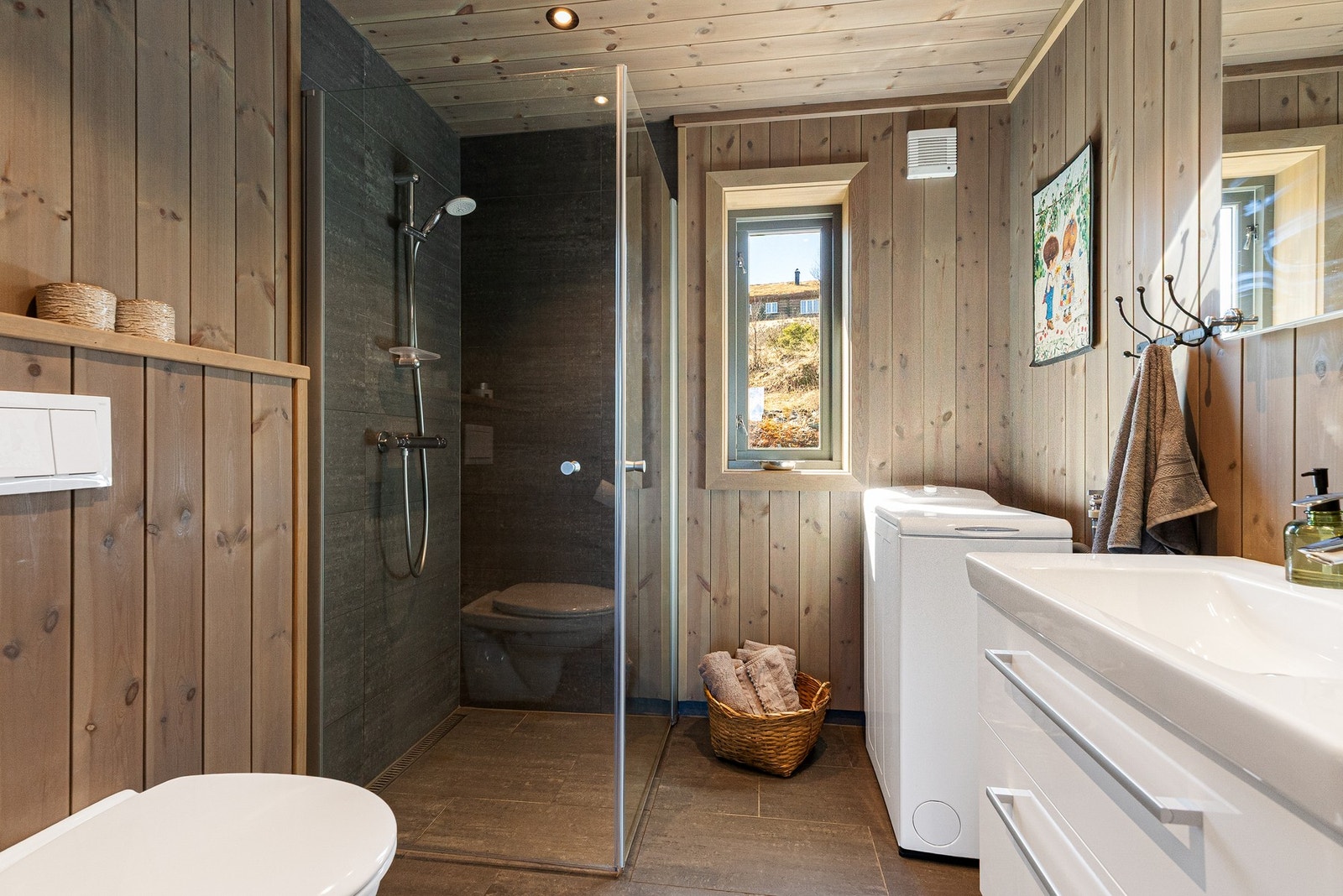 Hovedbad har også vaskemaskin Galleribilde