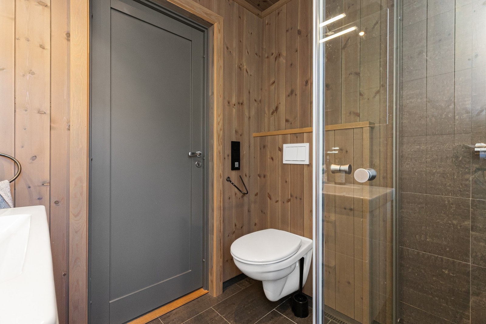 Vegghengt toalett på begge bad Galleribilde