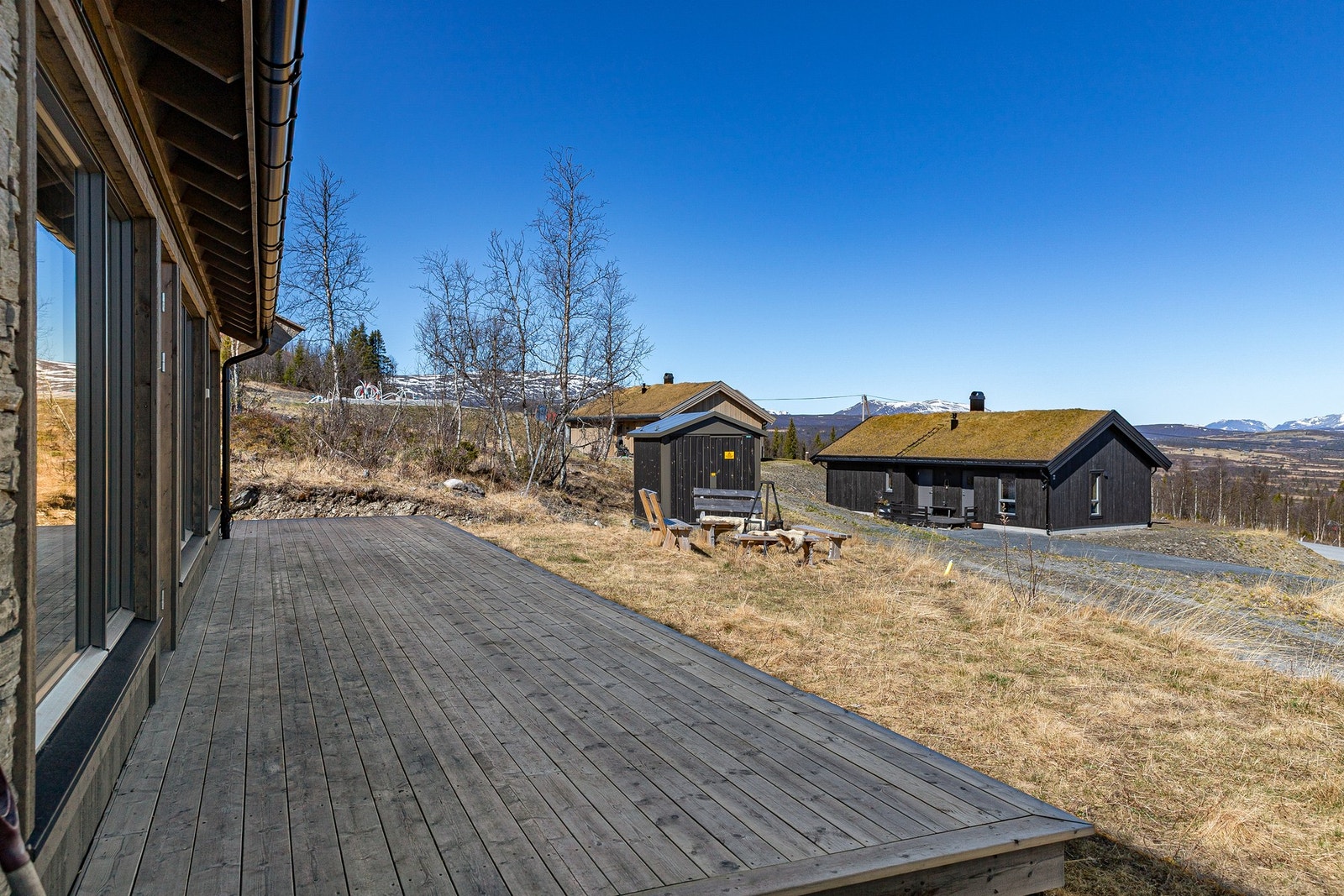 Romslig terrasse som gir mange muligheter Galleribilde