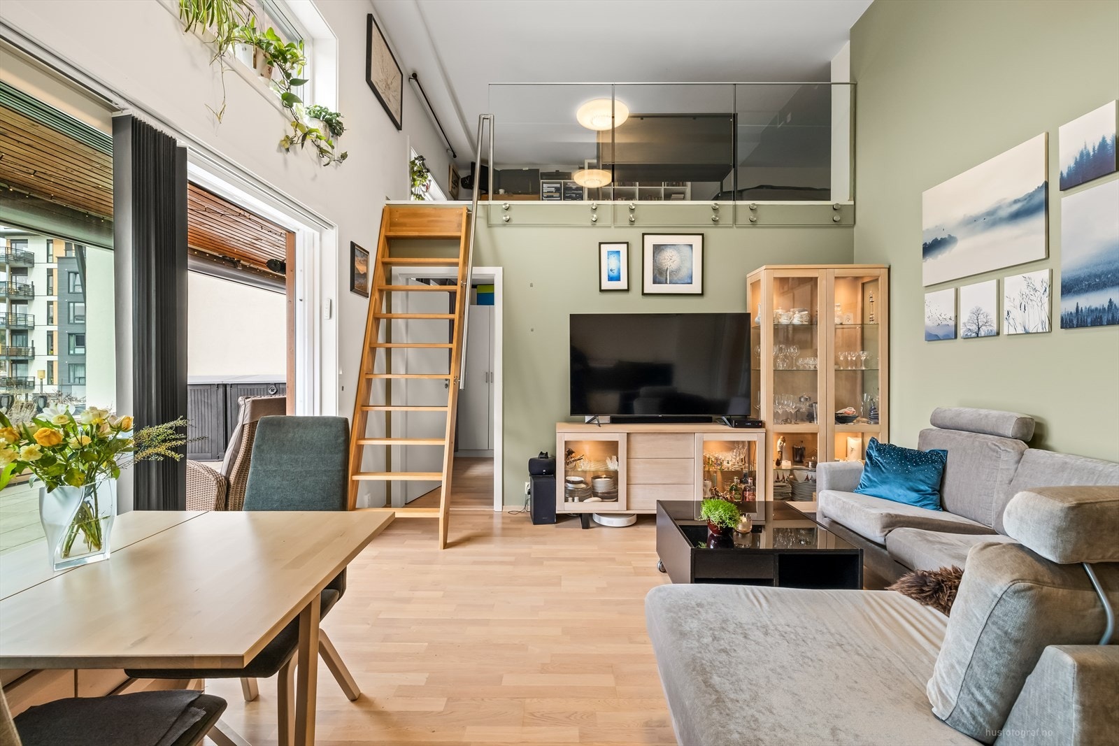 Under mesaninen er det eget soverom. Galleribilde