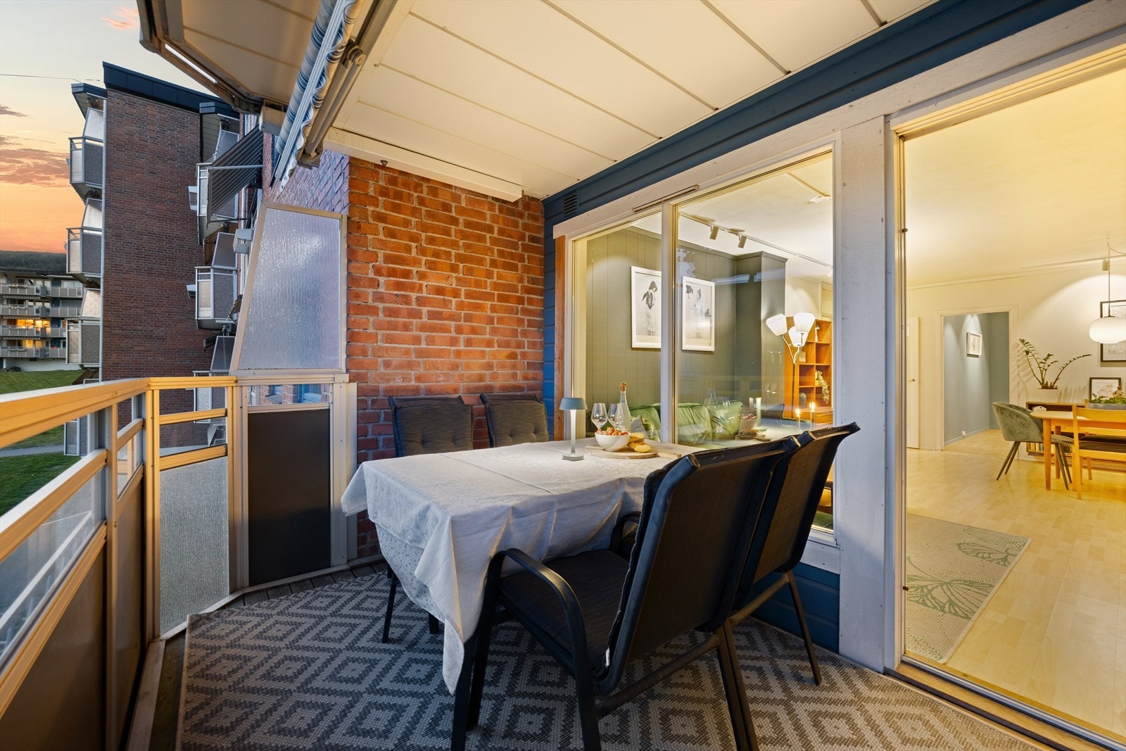 På balkongen er det fint plass til sittemøblement Galleribilde
