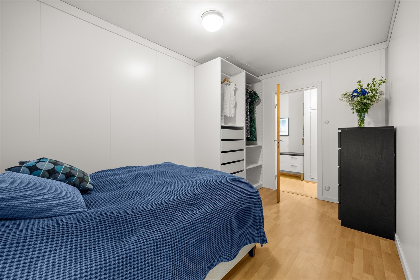 Her er det også plass til oppbevaring i skap Galleribilde