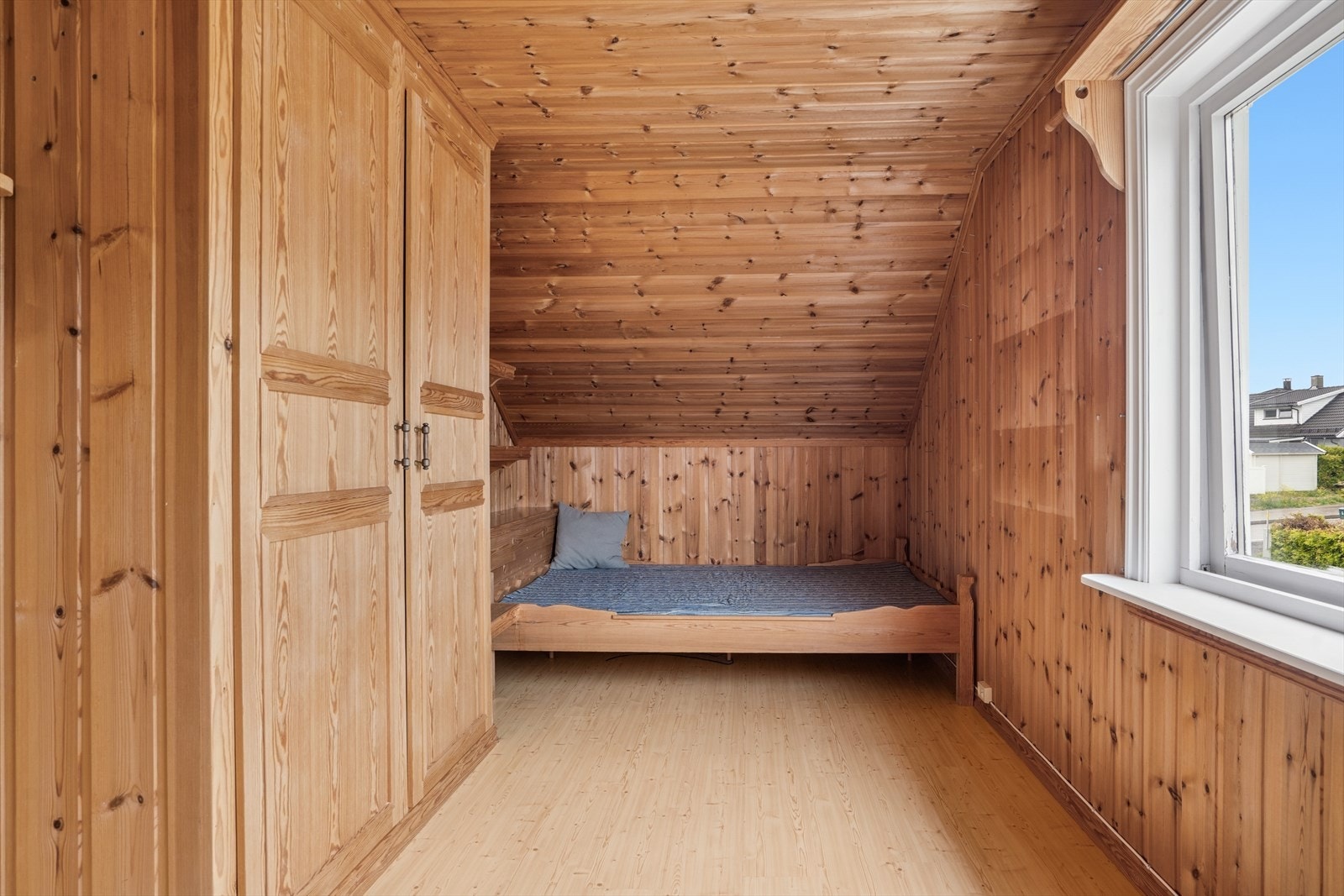 Soverommet har god plass til seng og garderobeløsning. Galleribilde