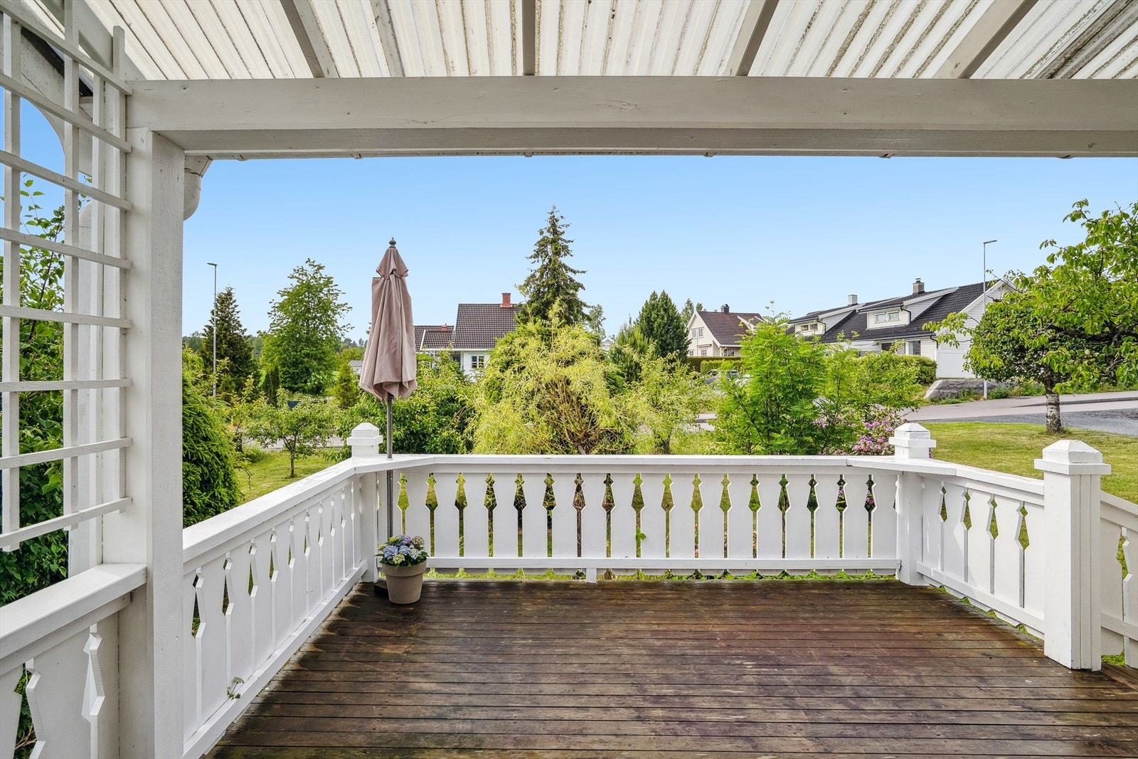 Utsikt fra terrassen. Galleribilde