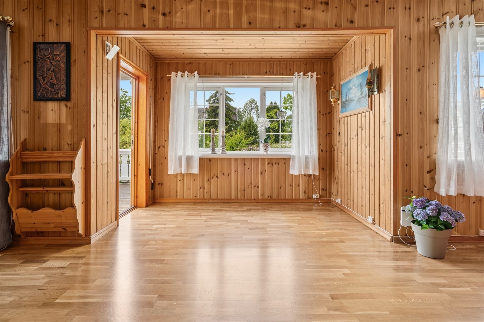 Fra stuen er det videre adkomst til en terrasse. Galleribilde